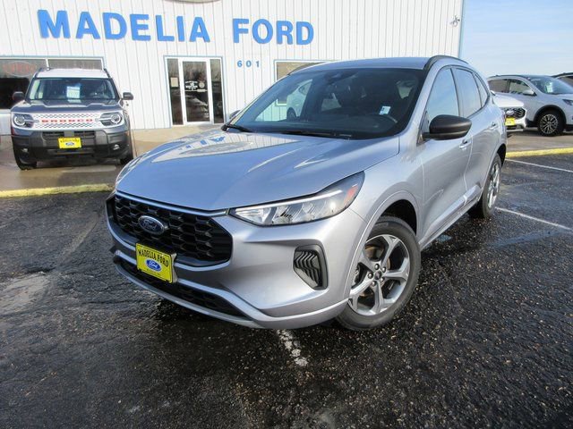 Used 2023 Ford Escape ST-Line w/ Tech Pack #1 AWD/4WD image 4