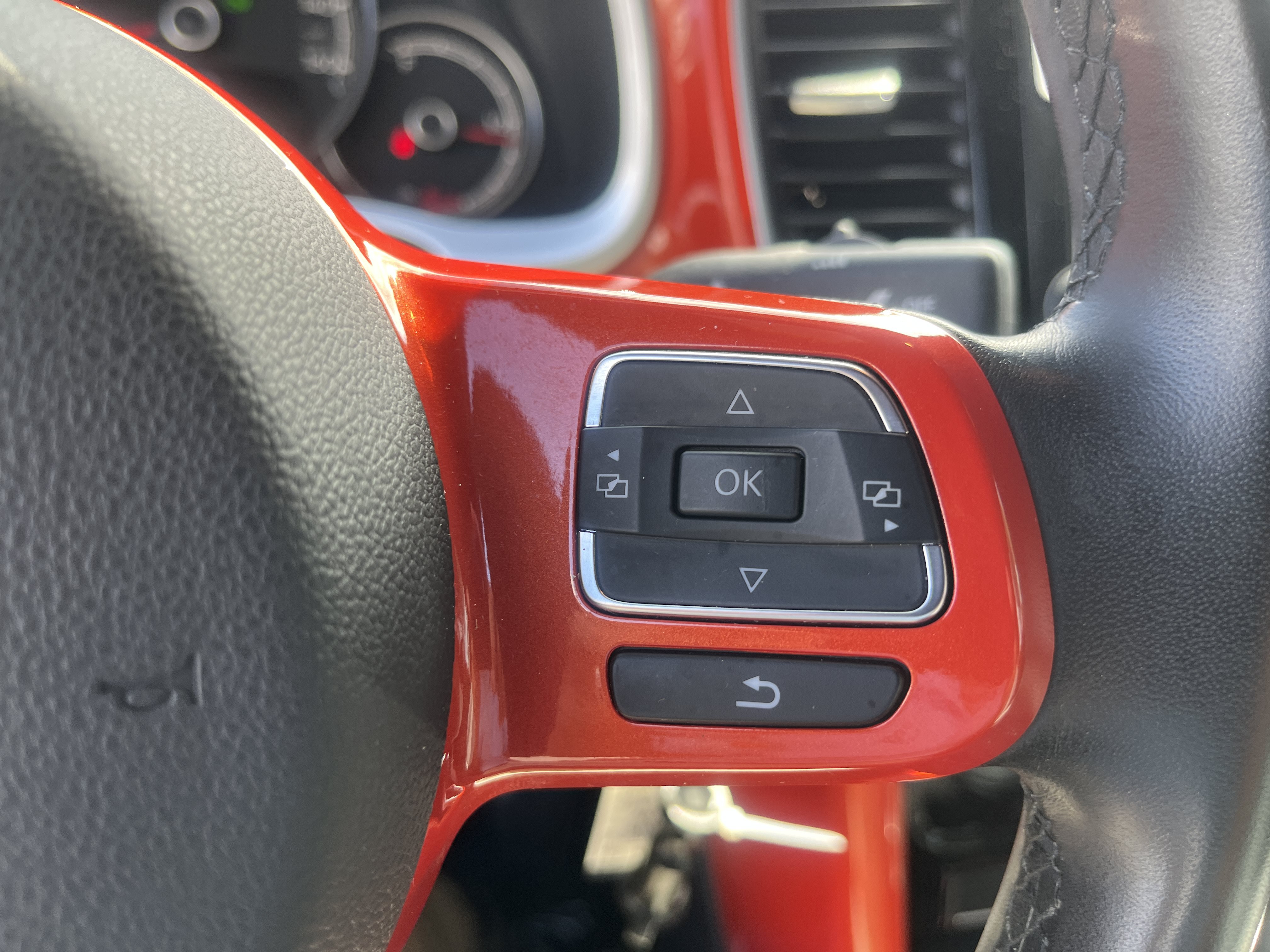 Used 2019 Volkswagen Beetle 2.0T S FWD image 22