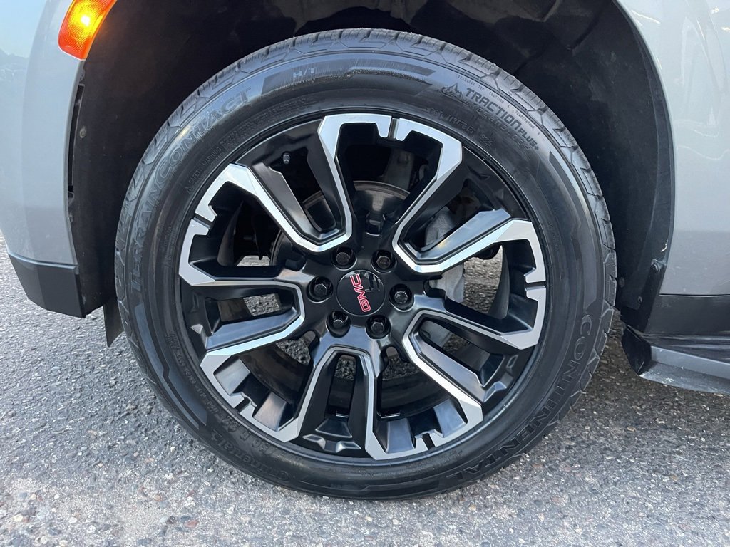 Used 2023 GMC Yukon XL SLT image 17