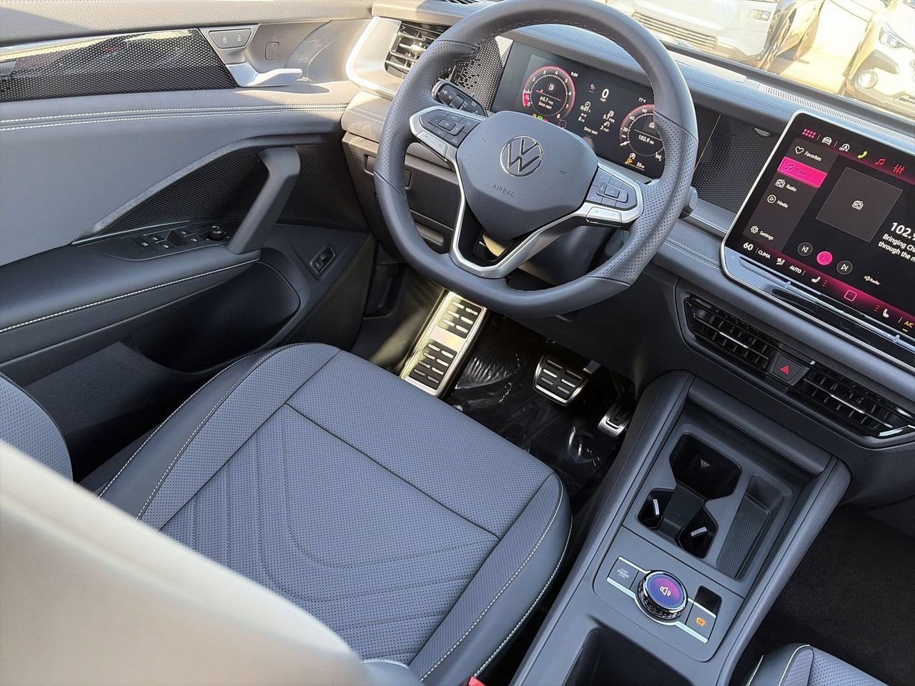 New 2026 Volkswagen Tiguan SE R-Line FWD image 10