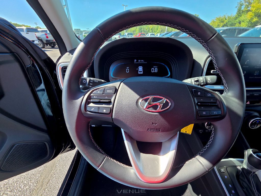 Used 2023 Hyundai Venue SEL FWD image 16