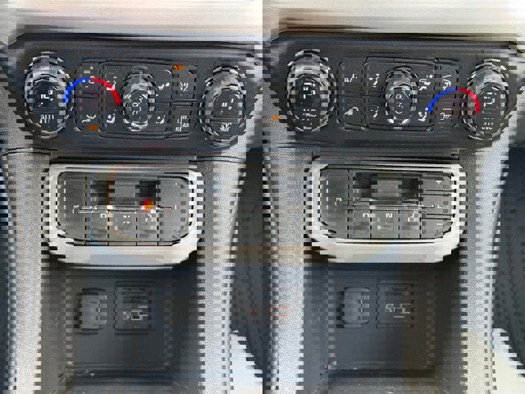 Used 2023 GMC Acadia SLE w/ Driver Convenience Package image 23