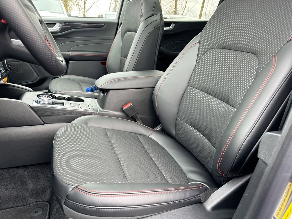 New 2025 Ford Escape ST-Line w/ Cold Weather Package AWD/4WD image 19