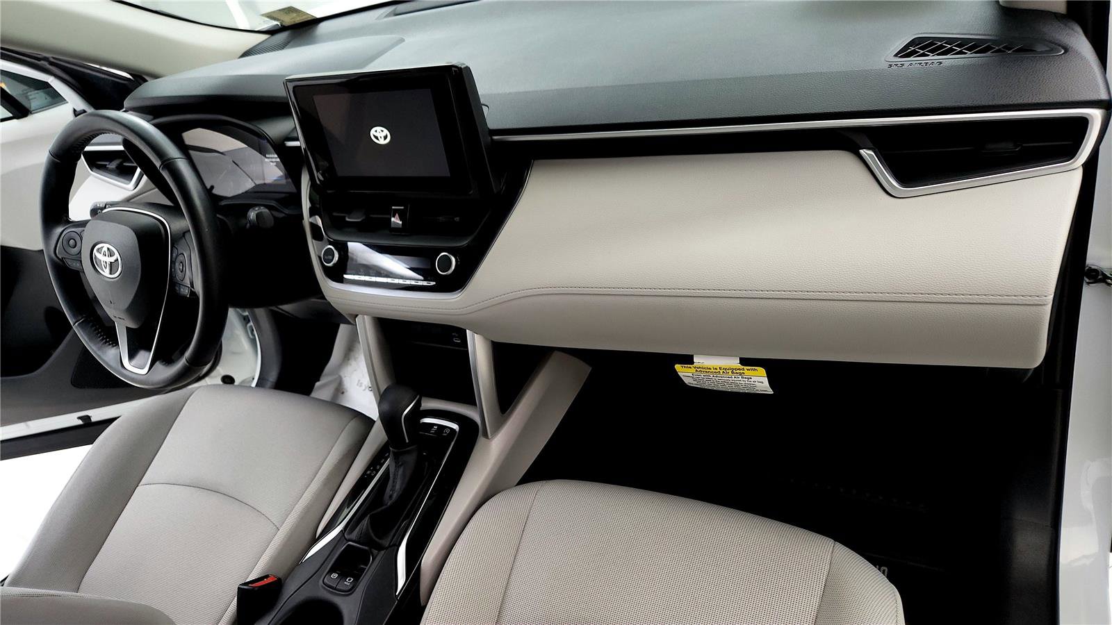 Certified 2023 Toyota Corolla Cross LE image 28