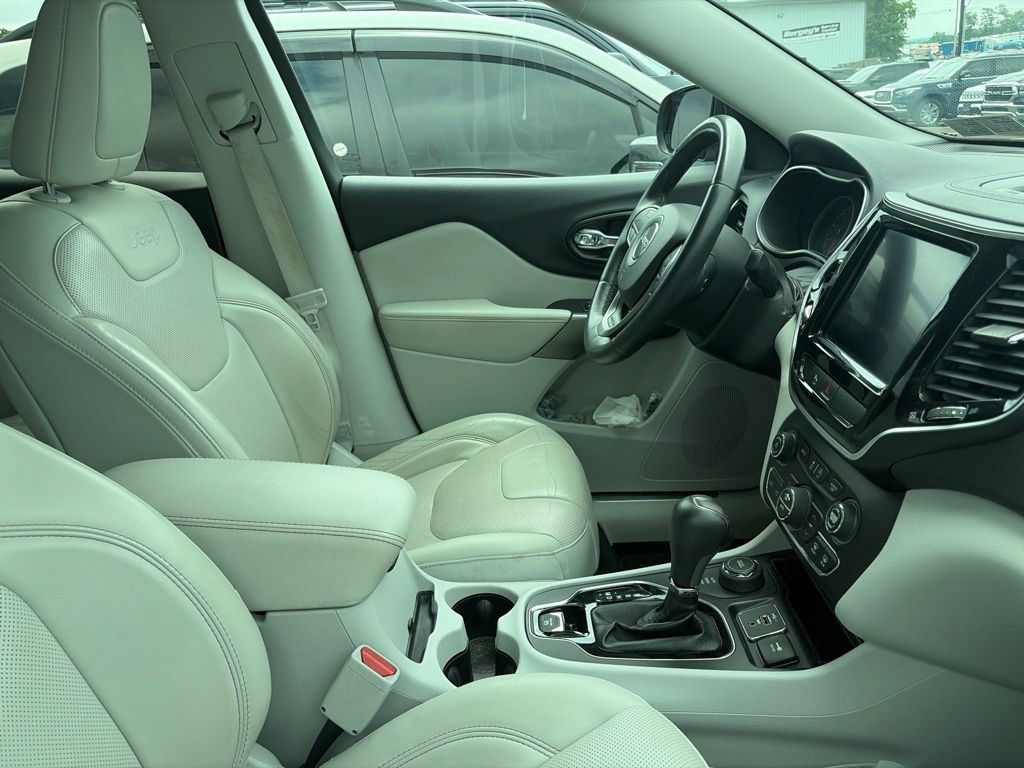 Used 2019 Jeep Cherokee Limited AWD/4WD image 7