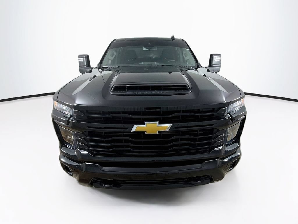 Used 2025 Chevrolet Silverado 2500 Custom w/ Custom Value Package AWD/4WD image 2