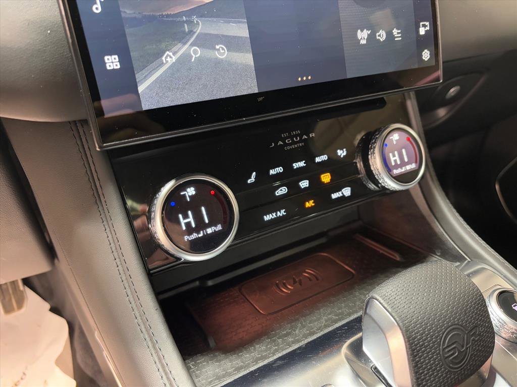Used 2023 Jaguar F-PACE SVR image 15