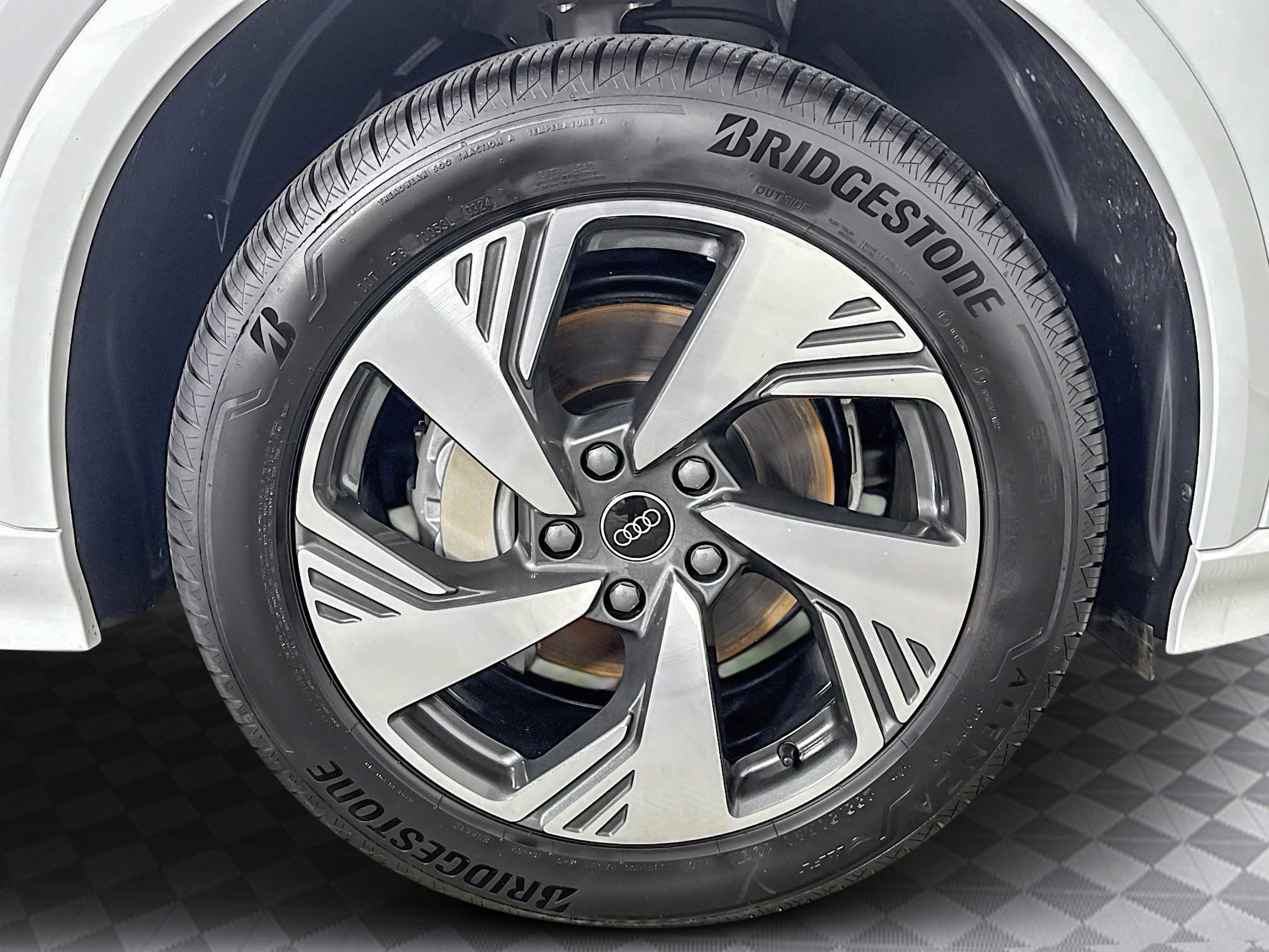 Used 2025 Audi Q6 e-tron Premium Plus image 31