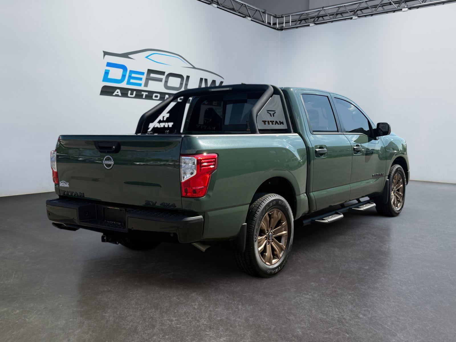 Used 2024 Nissan Titan SV w/ SV Bronze Edition Package AWD/4WD image 3