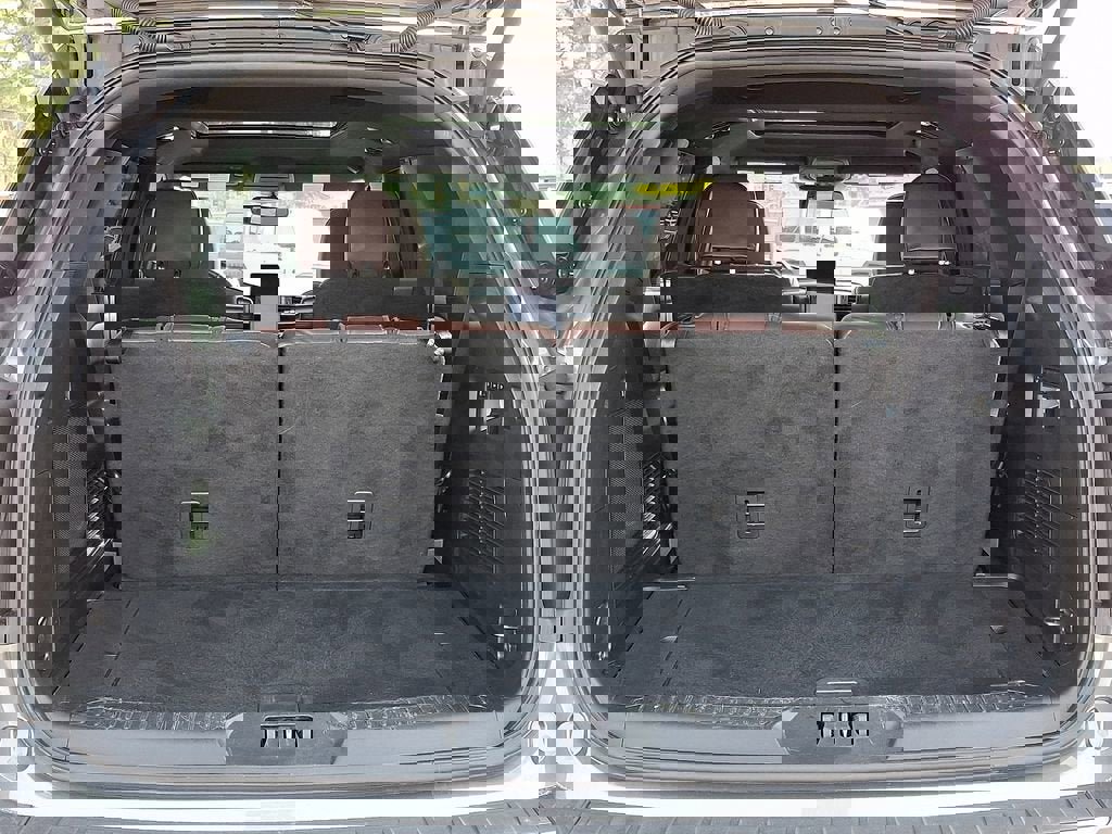 Used 2023 Ford Explorer Platinum w/ Technology Package AWD/4WD image 34