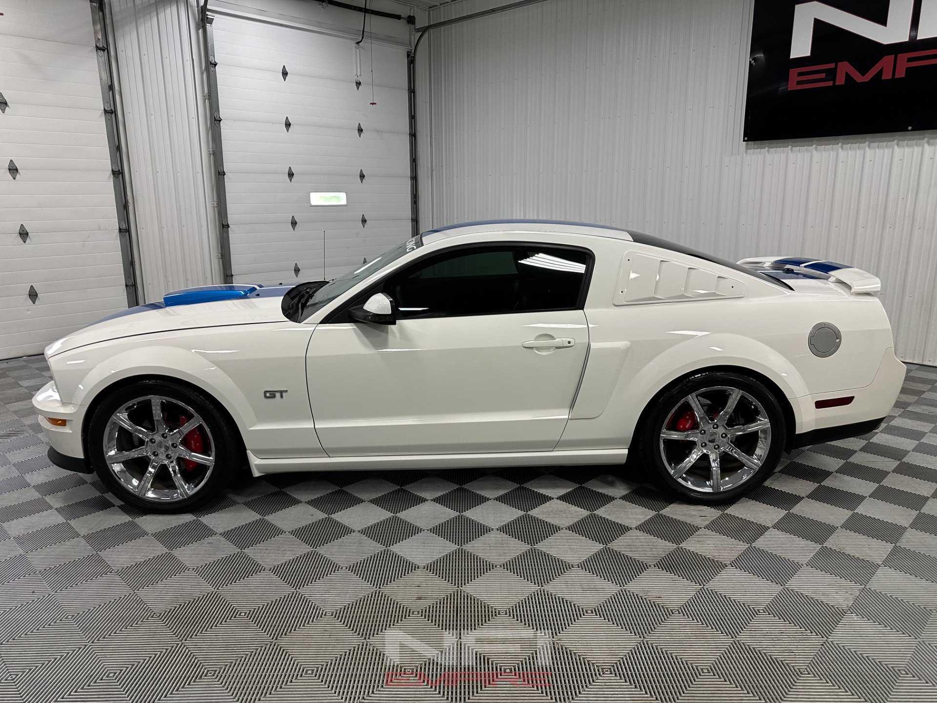 Used 2007 Ford Mustang GT RWD image 2