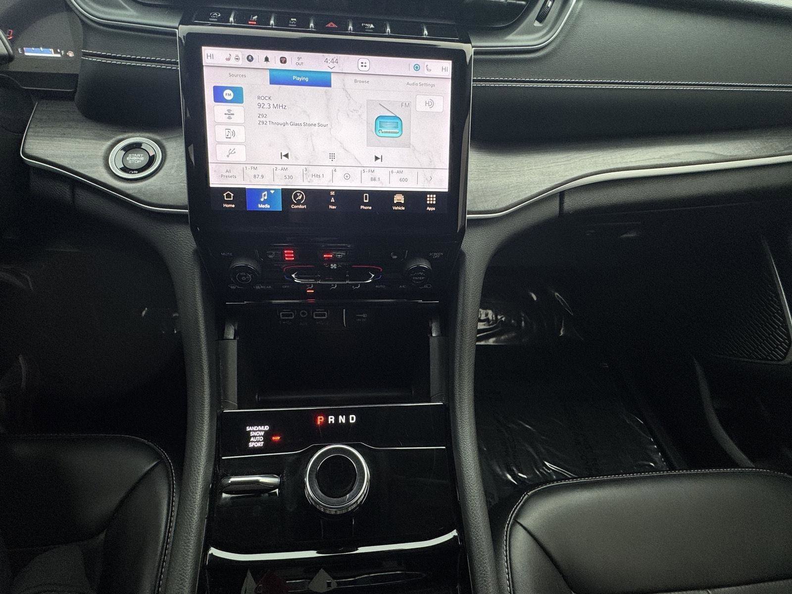 Used 2023 Jeep Grand Cherokee L Limited w/ Trailer Tow Group (B) image 9