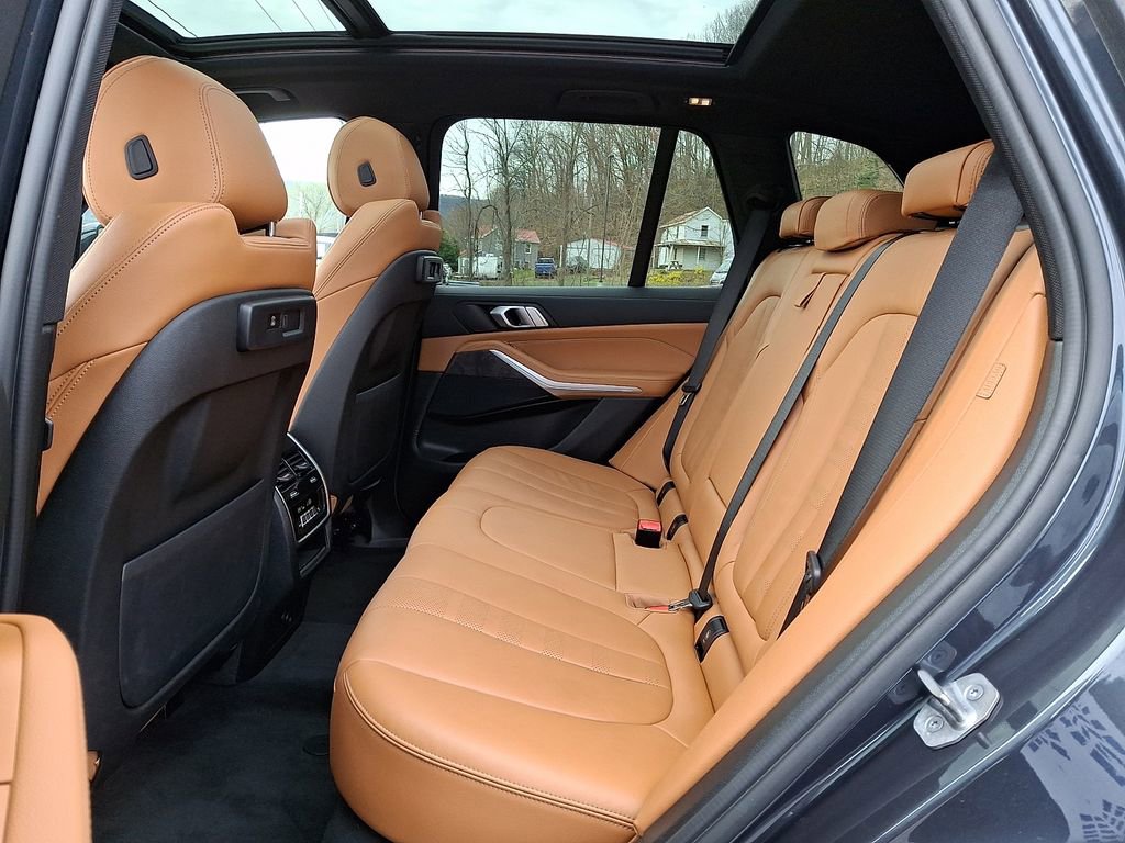 Used 2022 BMW X5 xDrive40i w/ Parking Assistance Package image 11