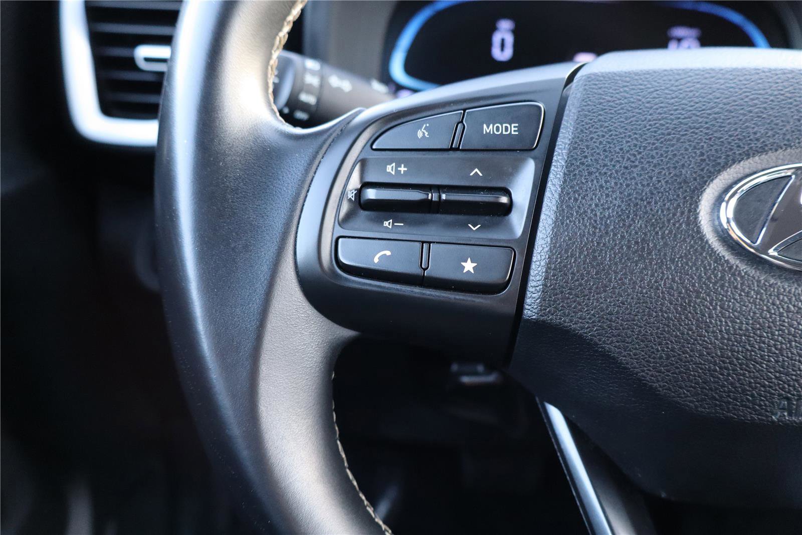 Used 2023 Hyundai Venue Limited w/ Cargo Package image 17