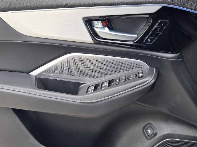 Certified 2025 Acura MDX w/ Technology Package FWD image 29