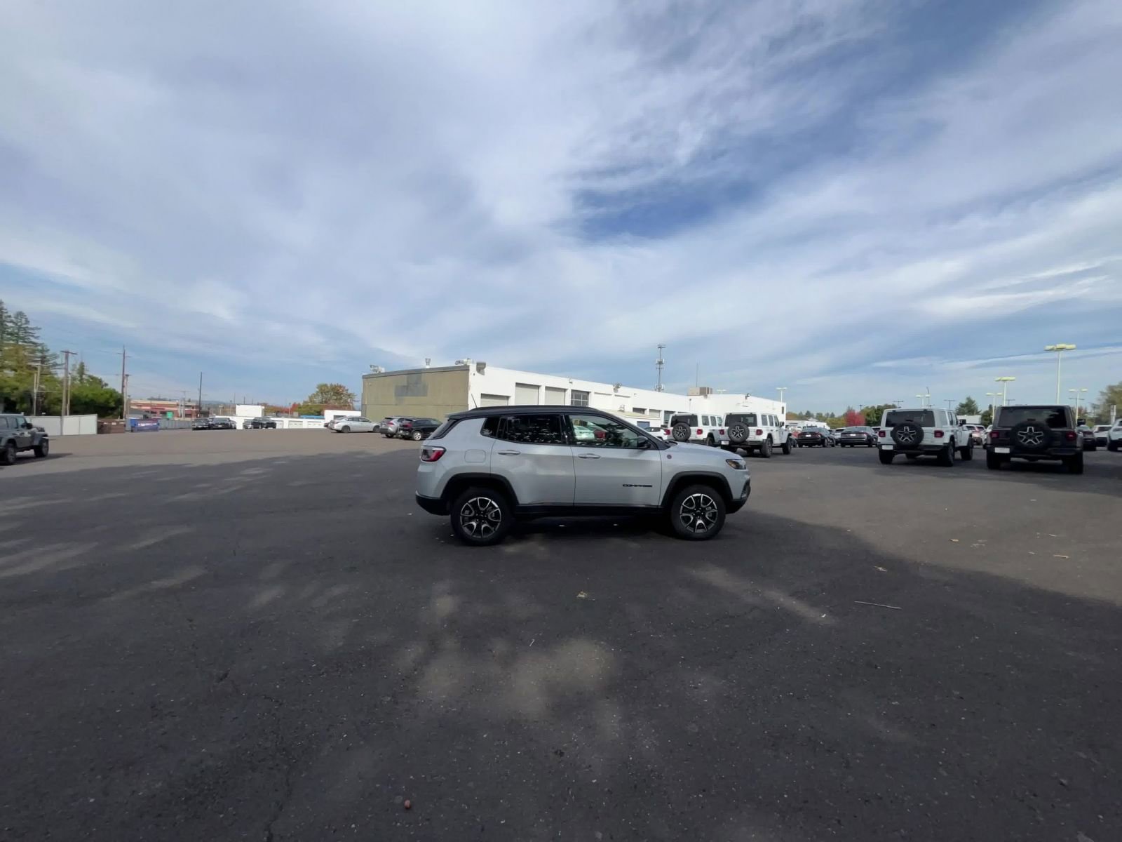 Used 2025 Jeep Compass Trailhawk w/ Trailer Tow Group image 15