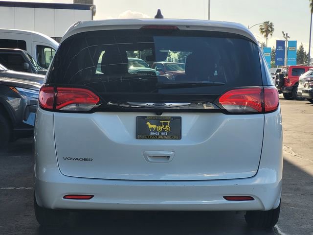 Certified 2023 Chrysler Voyager LX FWD image 5