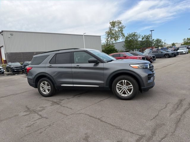 Used 2021 Ford Explorer XLT w/ Class III Trailer Tow Package AWD/4WD image 3