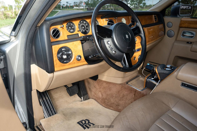 Used 2005 Rolls-Royce Phantom Sedan RWD image 21