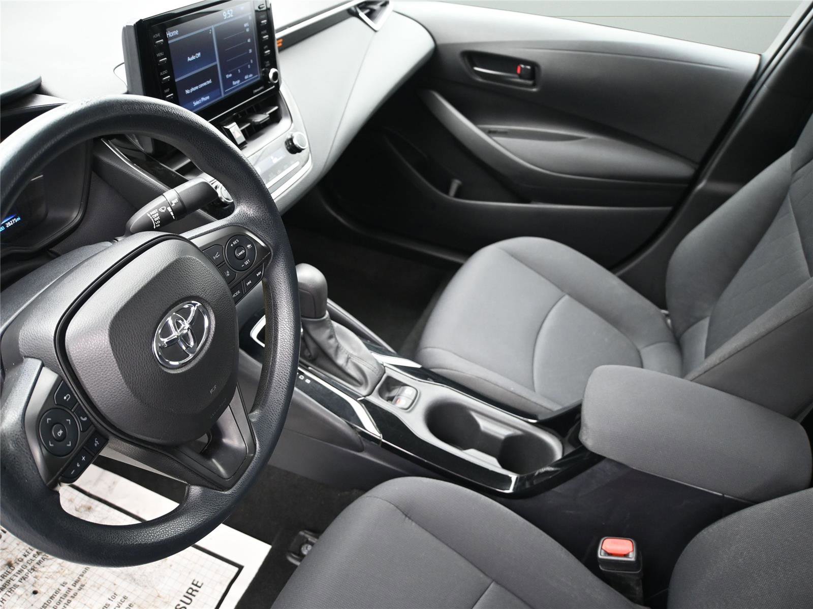Used 2022 Toyota Corolla LE image 2