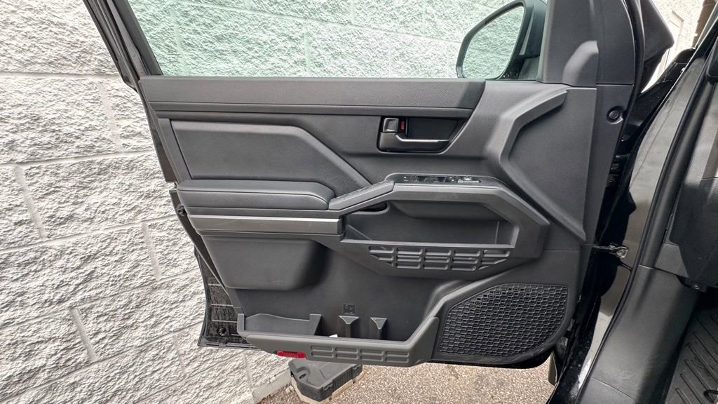 Used 2024 Toyota Tacoma SR5 AWD/4WD image 17
