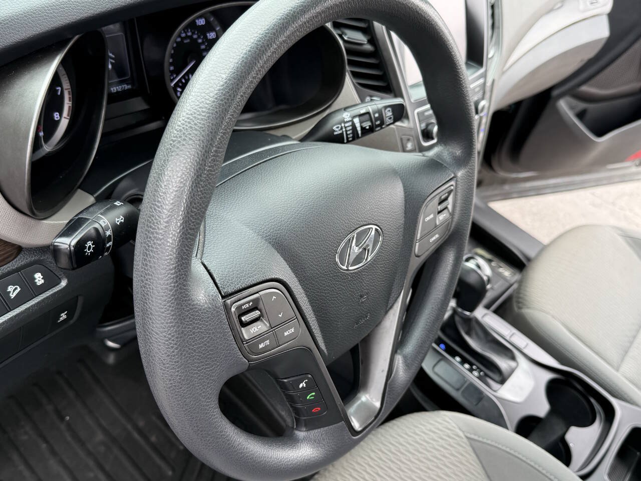 Used 2017 Hyundai Santa Fe SE AWD/4WD image 13
