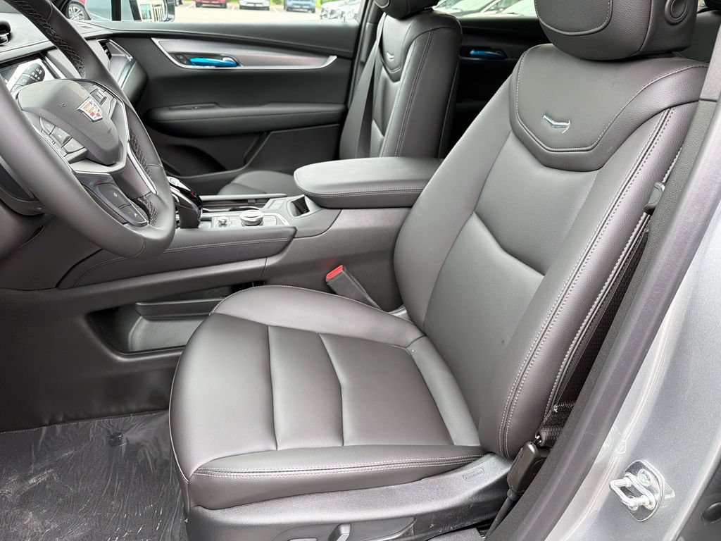 New 2026 Cadillac XT5 Luxury w/ LPO, ONYX Package FWD image 21