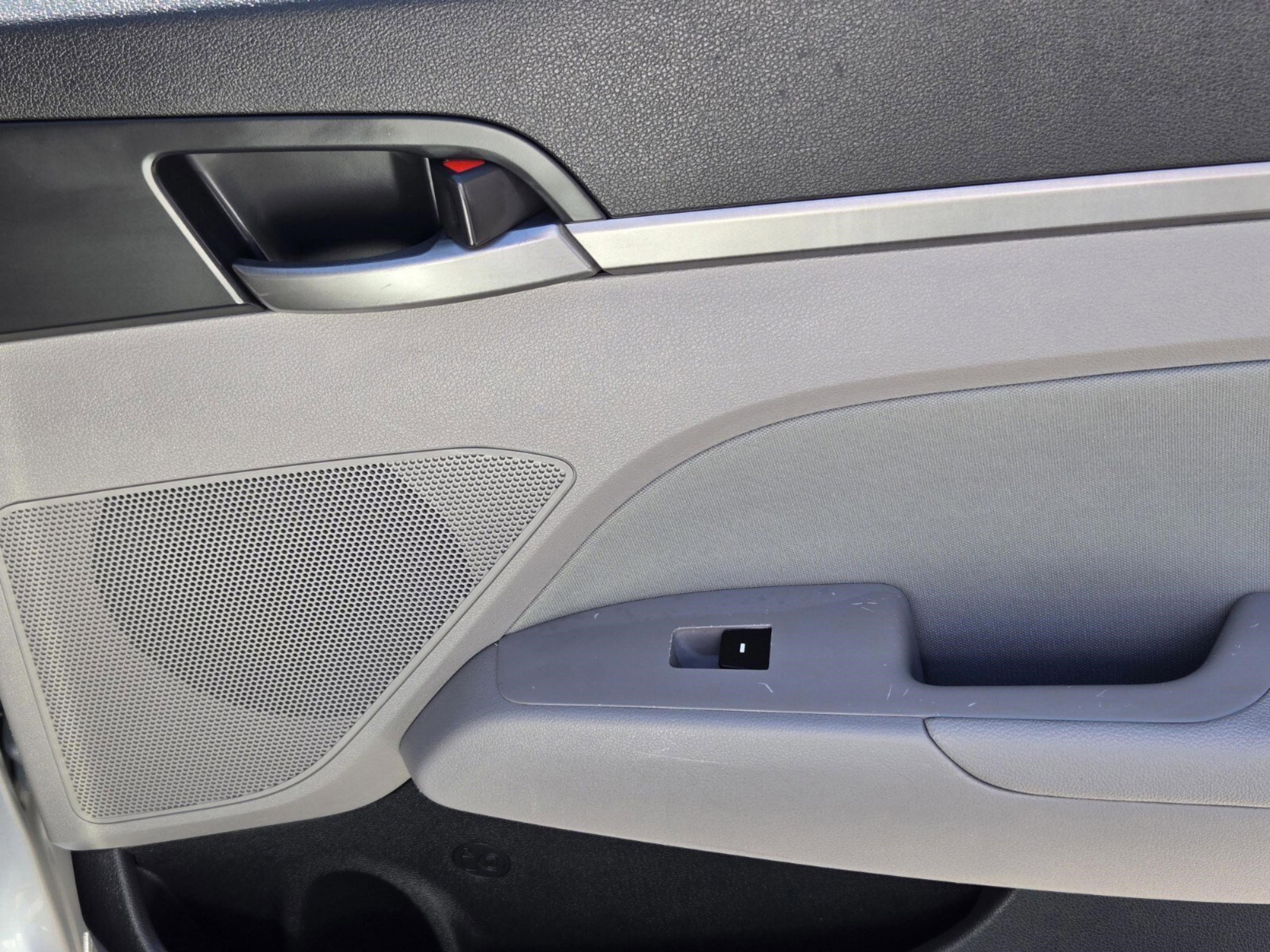 Used 2017 Hyundai Elantra SE image 21