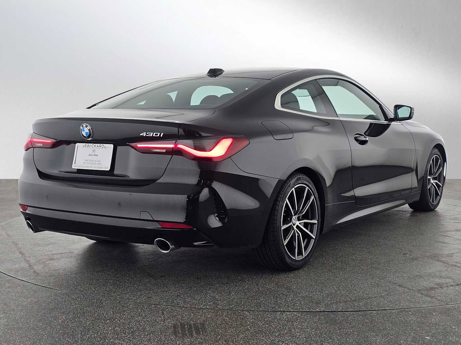 Used 2025 BMW 430i Coupe w/ Premium Package image 3