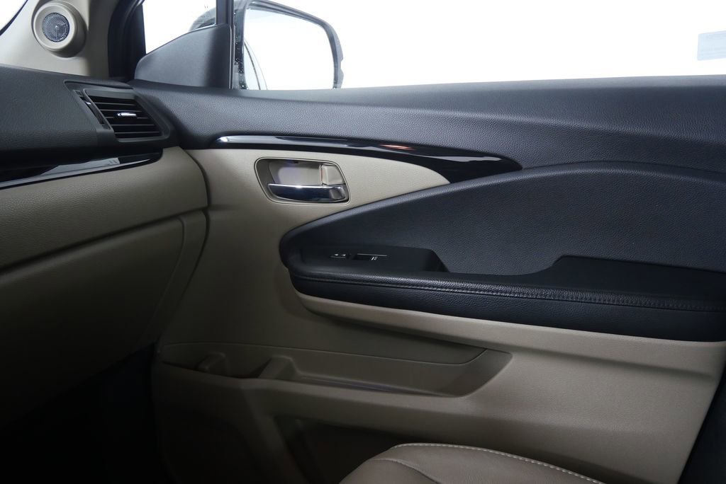 Used 2017 Honda Pilot Touring image 31