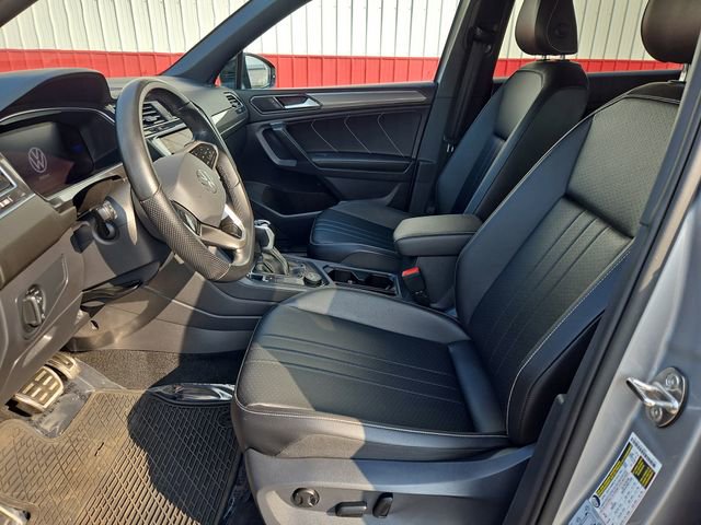 Used 2022 Volkswagen Tiguan SE R-Line image 31