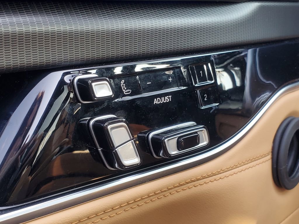 Used 2025 Jeep Grand Wagoneer L Series III w/ Rear Seat Video Group 1 image 14