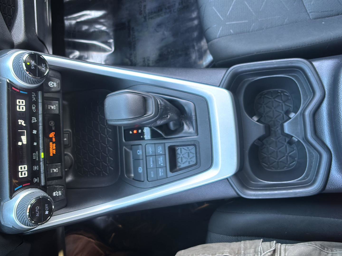 Used 2021 Toyota RAV4 XLE image 24