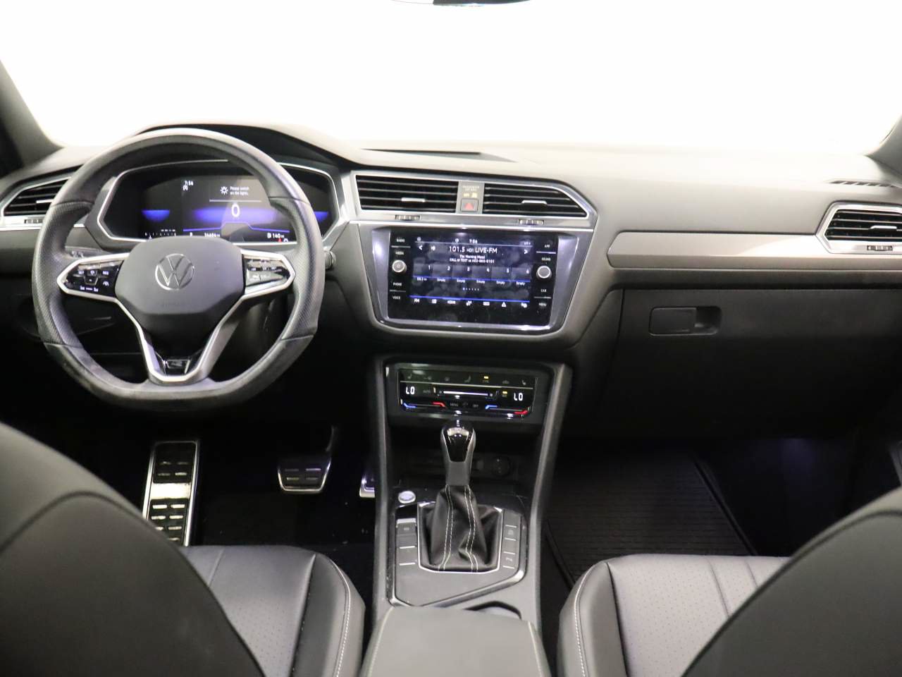 Used 2023 Volkswagen Tiguan SE R-Line FWD image 12