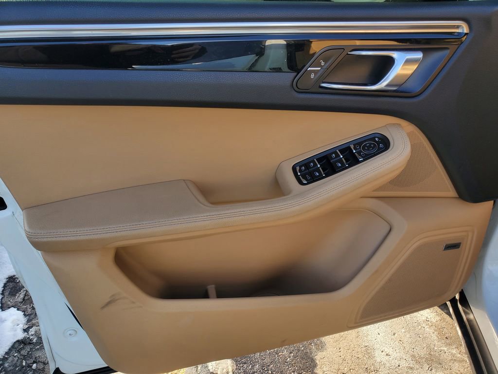 Used 2018 Porsche Macan image 8