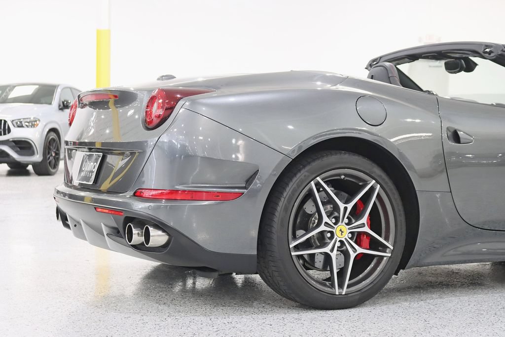 Used 2016 Ferrari California T RWD image 12
