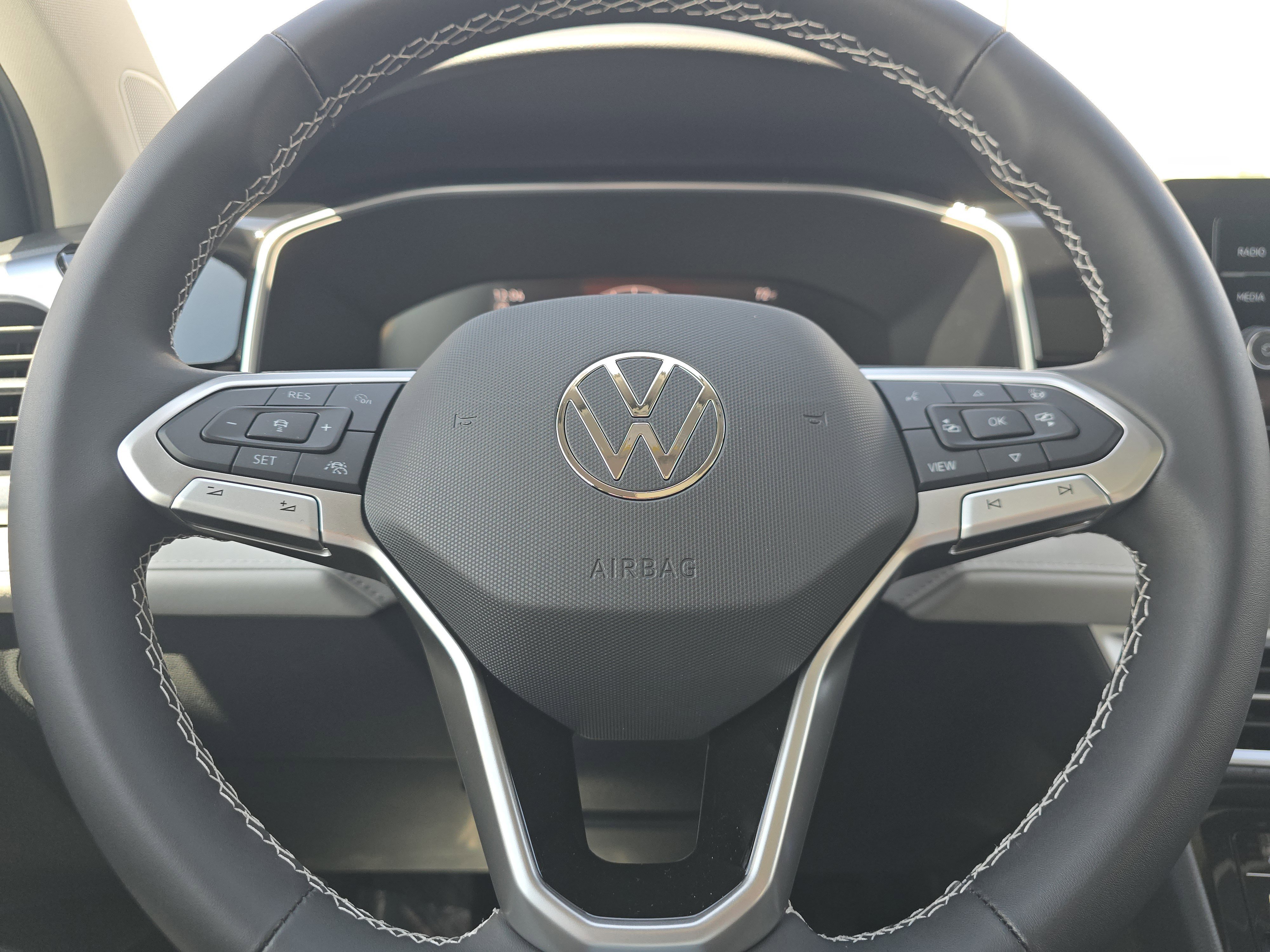 New 2026 Volkswagen Taos SE FWD image 21