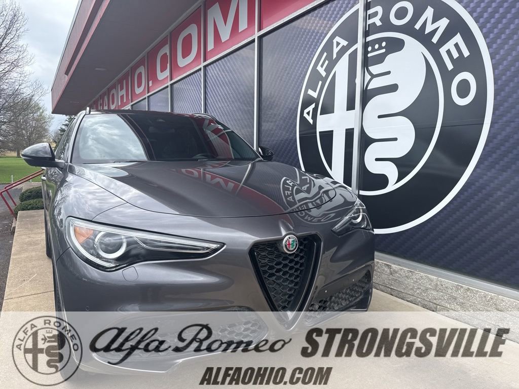 Used 2022 Alfa Romeo Stelvio Veloce image 1