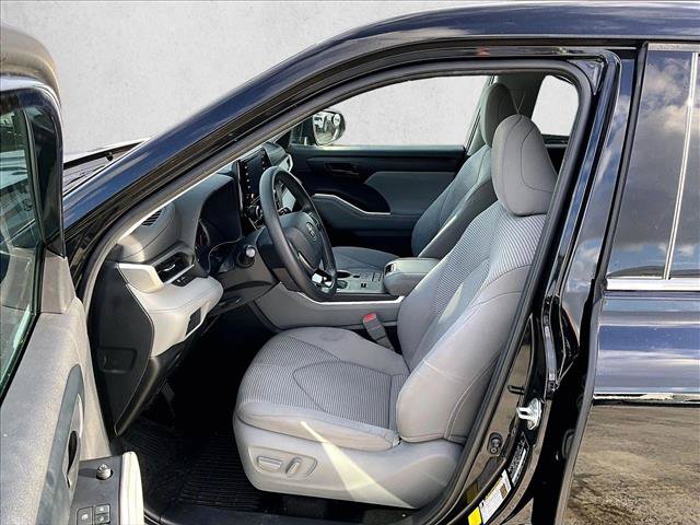 Used 2020 Toyota Highlander L FWD image 28