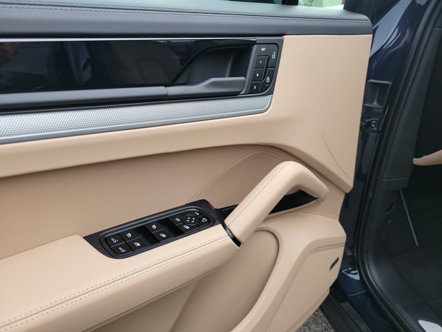 New 2026 Porsche Cayenne AWD/4WD image 27