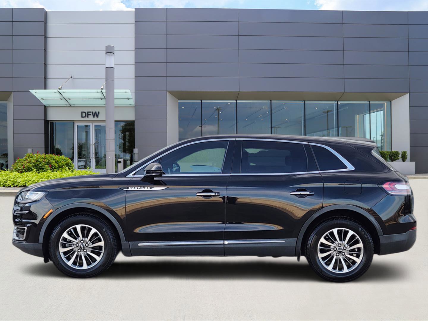 Used 2020 Lincoln Nautilus Reserve image 3