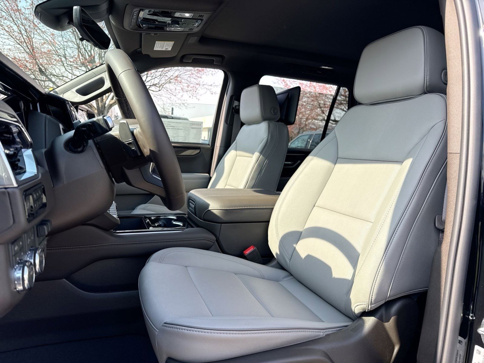 New 2026 GMC Yukon Elevation w/ Elevation Premium Package AWD/4WD image 13