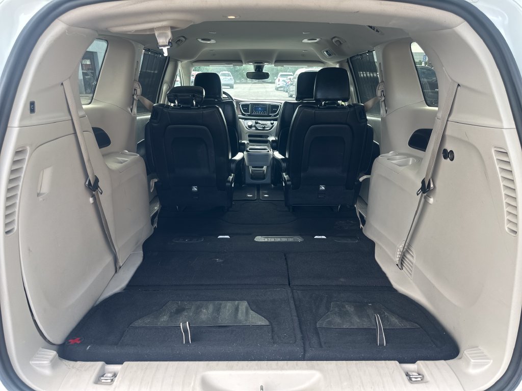 Used 2020 Chrysler Voyager Lxi FWD image 18