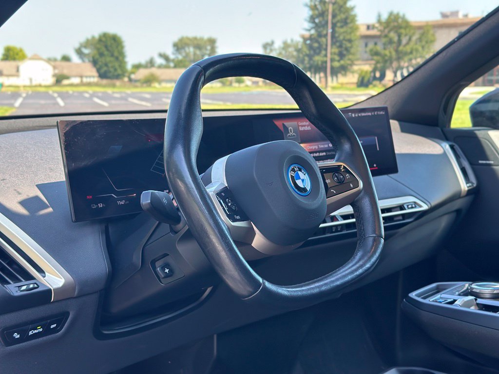 Used 2022 BMW iX xDrive50 w/ Sport Package AWD/4WD image 21