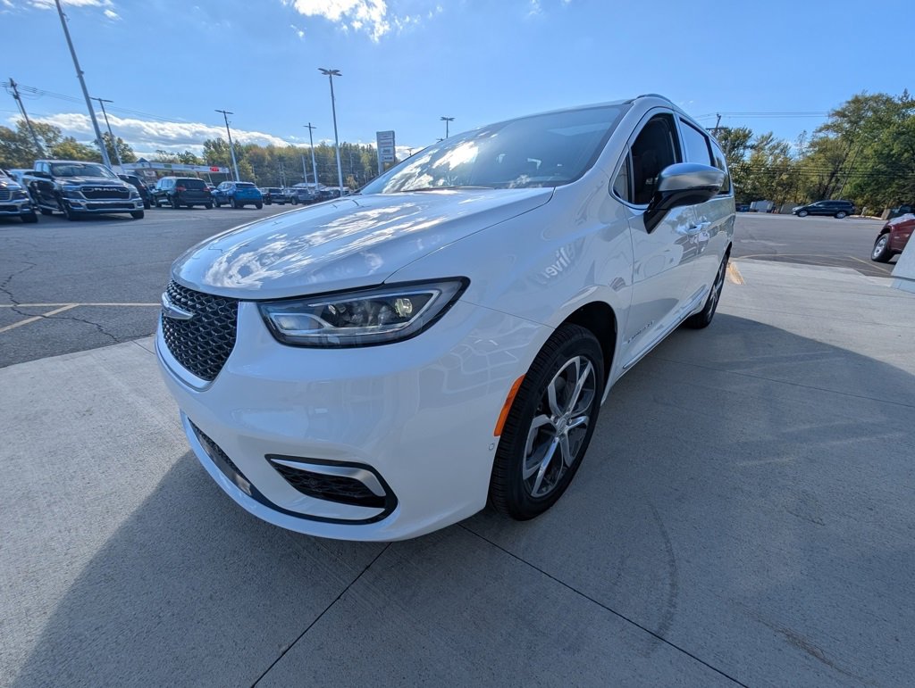 New 2026 Chrysler Pacifica Pinnacle image 8