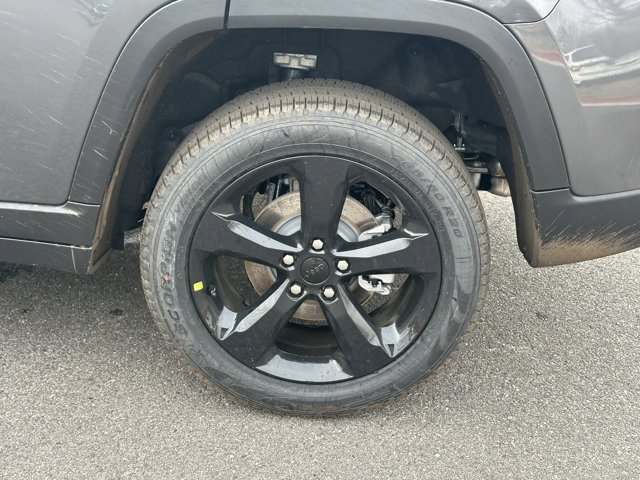 New 2026 Jeep Grand Cherokee Limited w/ Luxury Tech Group II RWD image 21