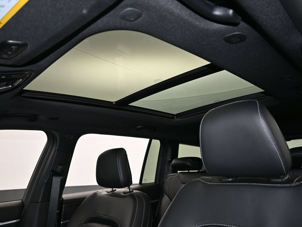 Used 2025 Jeep Grand Cherokee L Limited RWD image 11