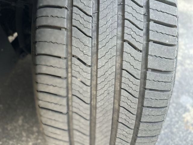 Used 2018 Ford Explorer XLT w/ Equipment Group 202A image 11