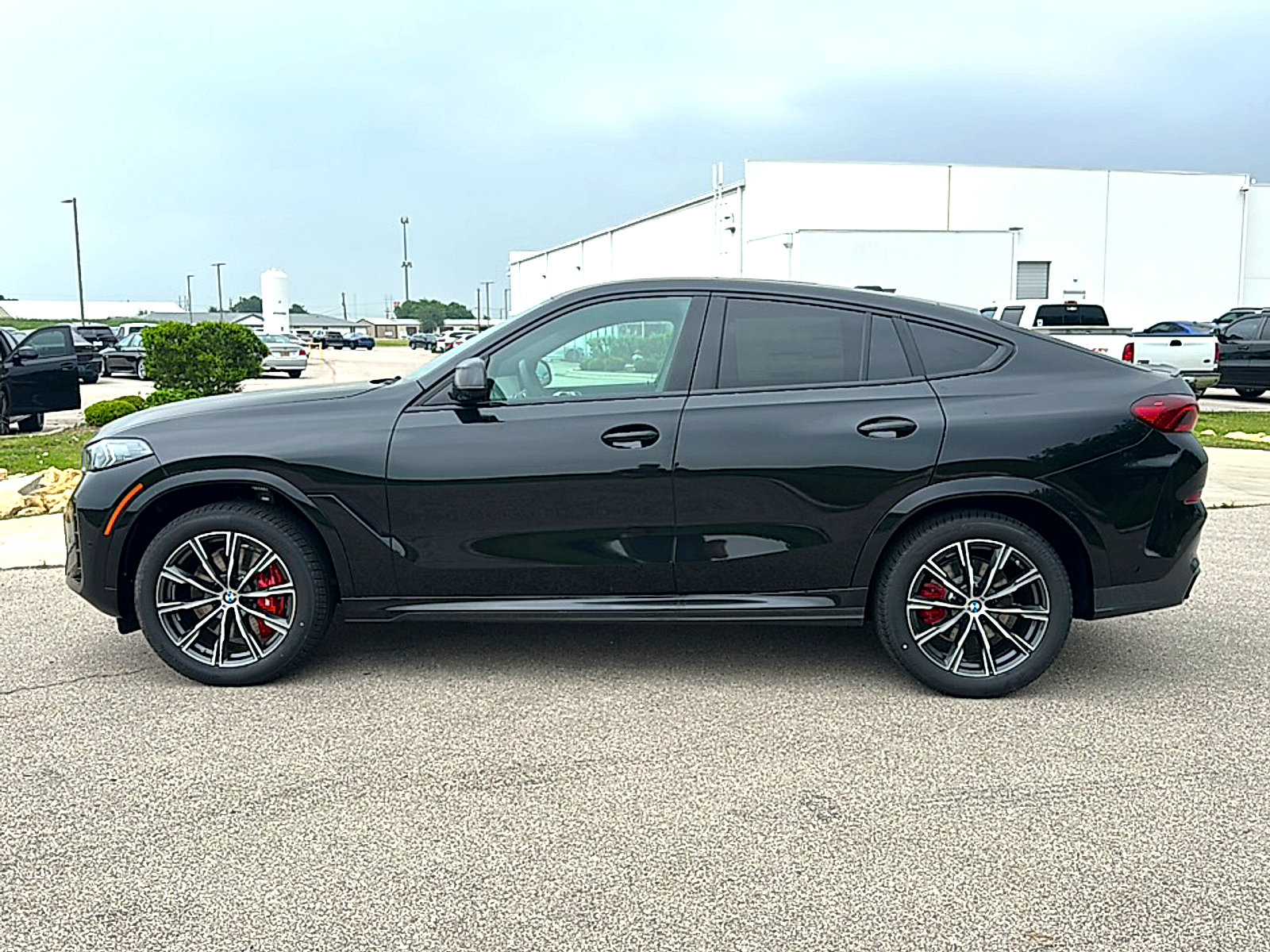 New 2027 BMW X6 xDrive40i w/ Climate Comfort Package AWD/4WD image 5