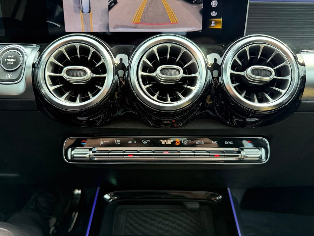 Used 2021 Mercedes-Benz GLB 35 AMG 4MATIC image 31